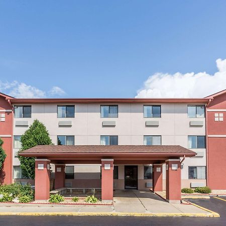 Super 8 By Wyndham St. Charles Hotell Saint Charles Eksteriør bilde