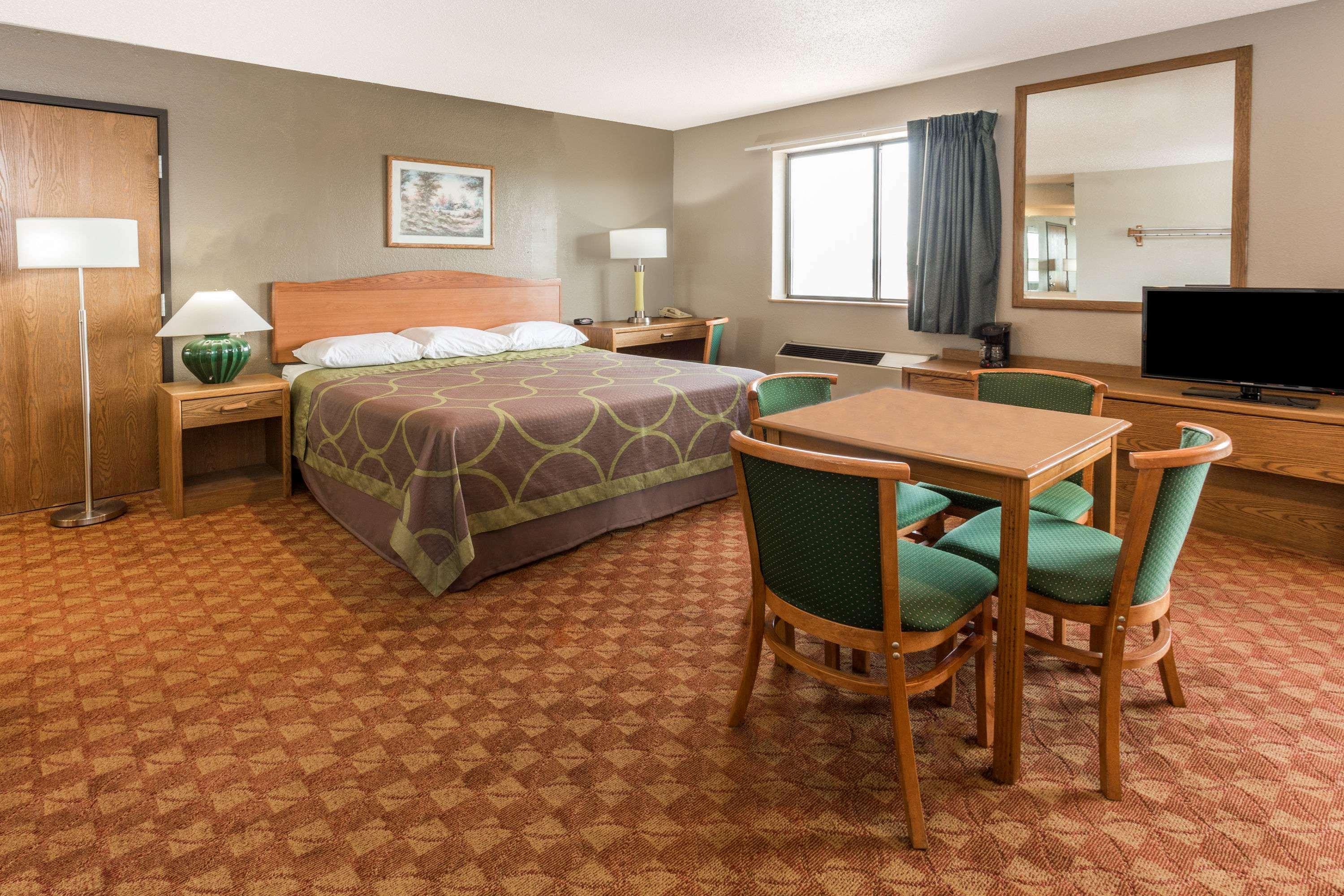 Super 8 By Wyndham St. Charles Hotell Saint Charles Eksteriør bilde