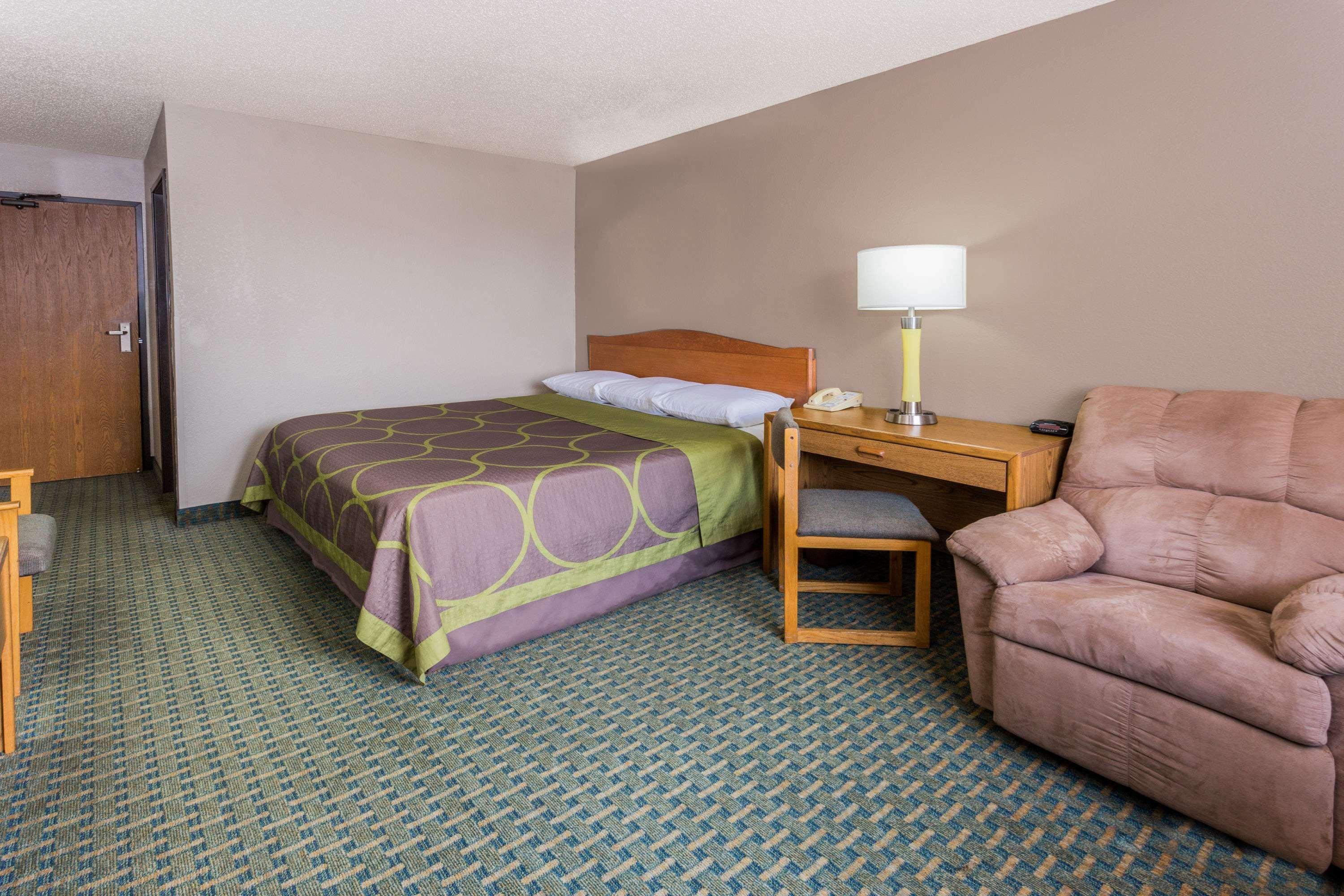 Super 8 By Wyndham St. Charles Hotell Saint Charles Eksteriør bilde