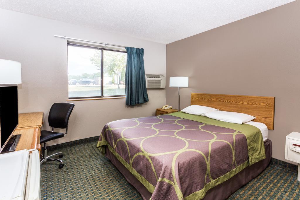 Super 8 By Wyndham St. Charles Hotell Saint Charles Eksteriør bilde