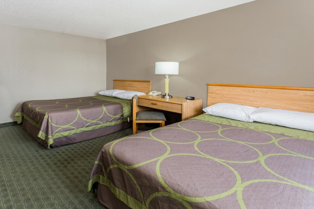 Super 8 By Wyndham St. Charles Hotell Saint Charles Eksteriør bilde